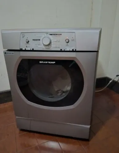 Secadora linha prata brastemp 10 kilos funciona perfeitamente!!! Ler o anúncio .