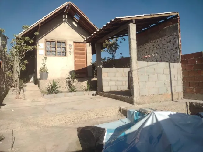 Pequeno Chalé à Venda em Araruama
