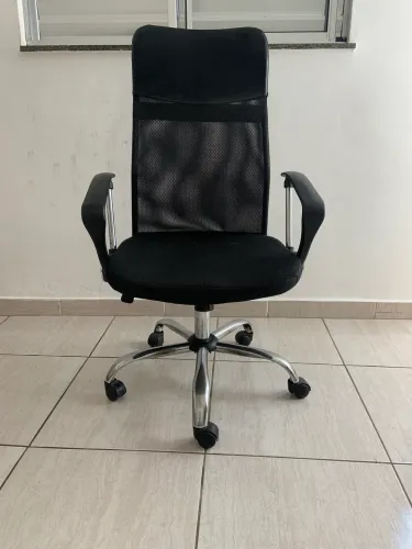 Cadeira de escritório confortável 