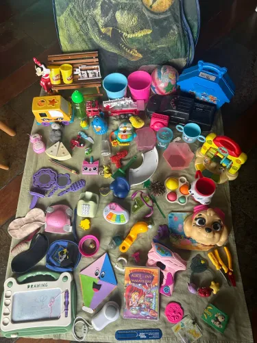 Lote de brinquedos