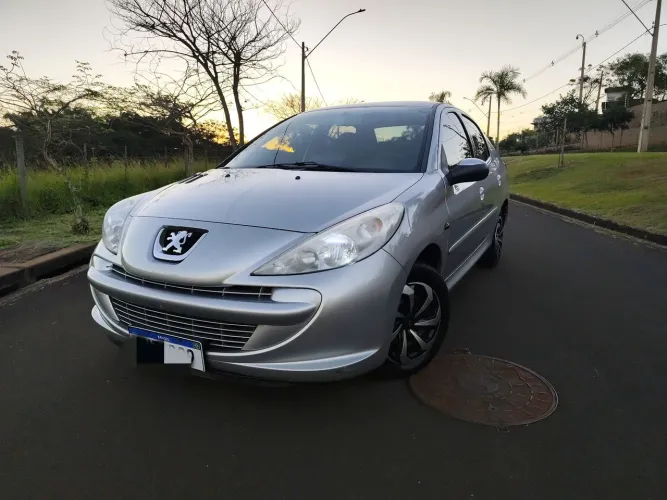 Peugeot 207 Sedan Passion XR 1.4 Flex 8V 4P 2012