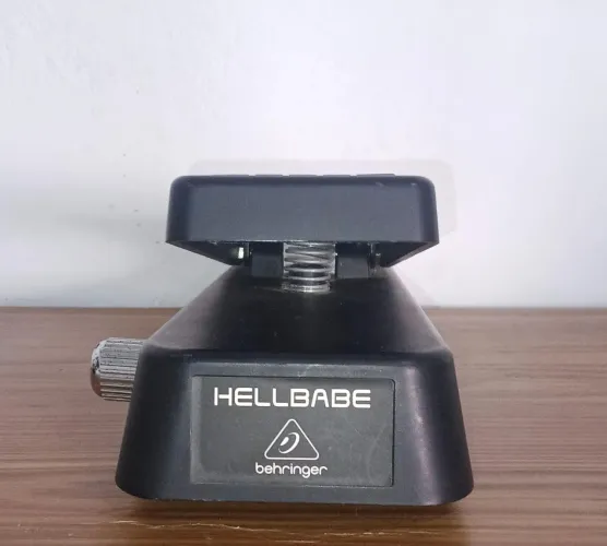 Pedal Wah Wah Behringer HB01 HellBabe para Guitarra Elétrica. Baixou pra sair