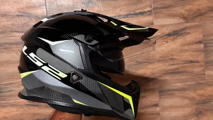 Capacete LS2 Pioneer com óculos interno n58