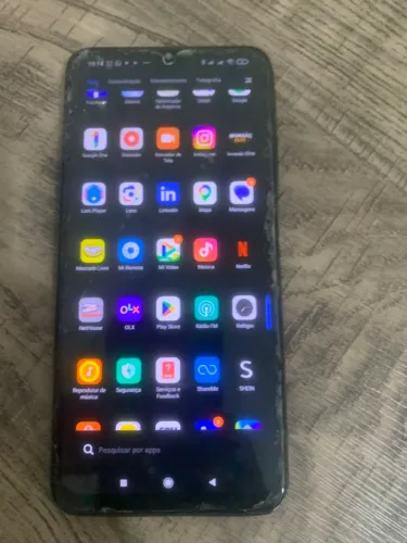 Miui global telefone muito bom trincado apenas um fiu de cabelo