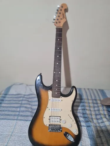 Guitarra Semi nova