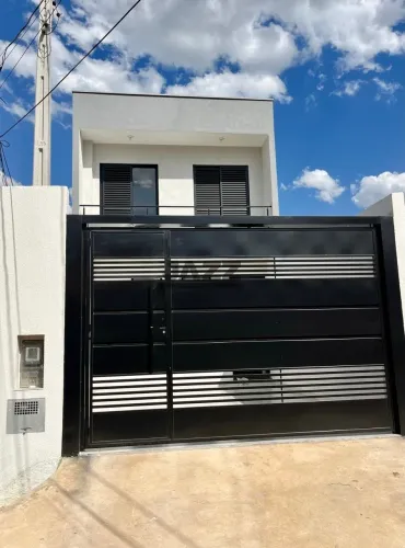 Casa / Sobrado em Parque Jambeiro