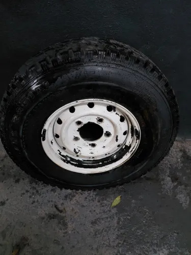 Pneu completo Land Rover Defender 110