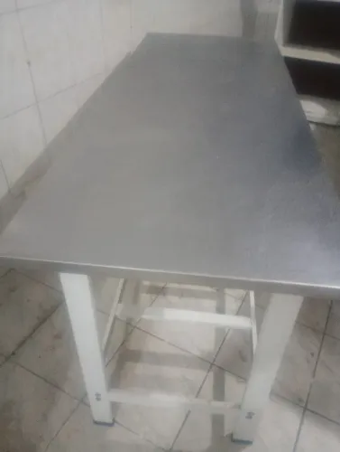 Mesa de inox.