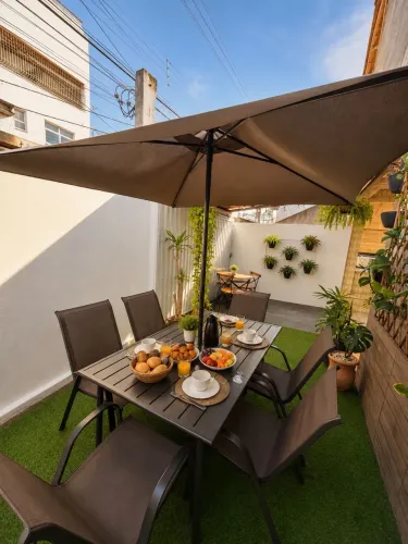 Conjunto 6 cadeiras, mesa e ombrelone jardim