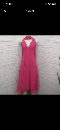 Vestido com echarpe