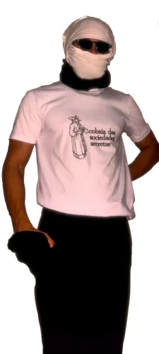 camiseta "cobaia das sociedades secretas"