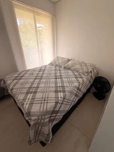 Cama de casal (box e colchão)