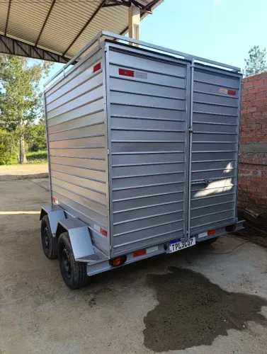Vendo carretinha trucada semi - nova