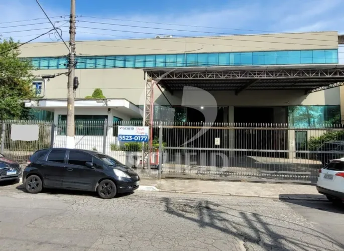 Galpão com 2602m2 com pé direito de 11 metros em ótima localização no Socorro