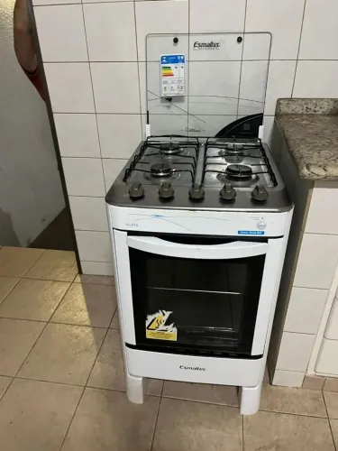 Vendo fogão semi-novo 4 bocas e o forno funcionando normalmente