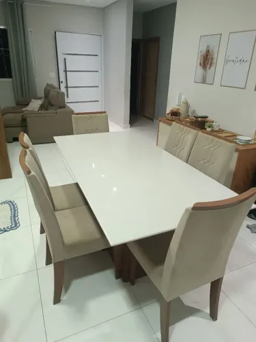 Mesa de vidro, acompanha 6 cadeiras, excelente qualidade, apanas 1 ano de uso
