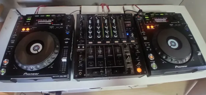 CDJ PIONEER 850 + MIXER PIONEER DJM 700