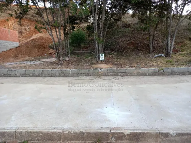 Terreno à venda em bairro nobre de Poços de Caldas