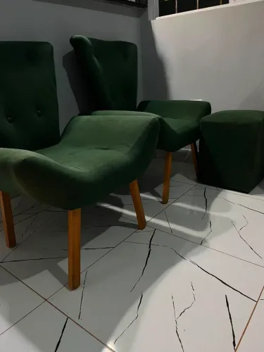 Conjunto cadeira e pufe