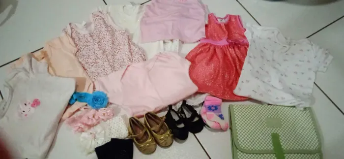 Lote roupas e acessórios para Bebê
