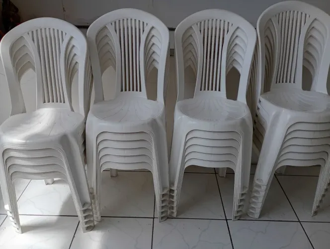 Cadeiras de plástico braco