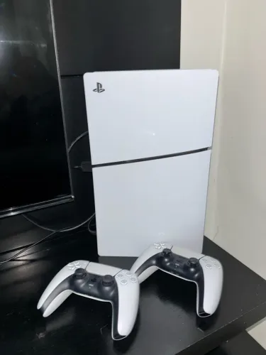 PS5 Slim 825GB + 2 Controles DualSense