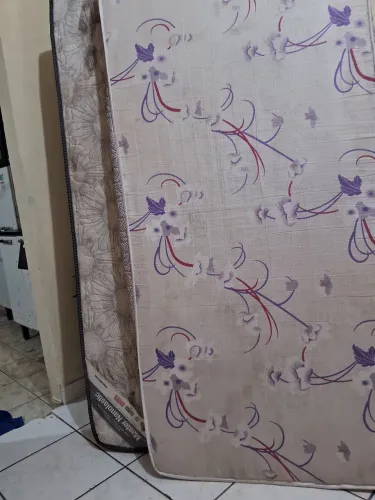 Colchões em bom estado de uso