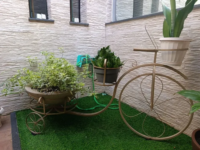 Suporte para Plantas em Ferro - Estilo Vintage