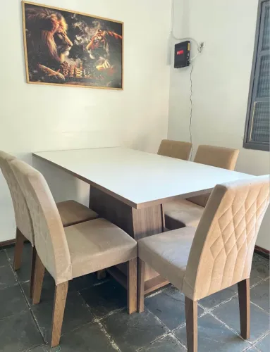 Mesa de 5 cadeiras