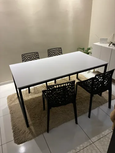 Mesa de jantar 6 lugares + 4 cadeiras