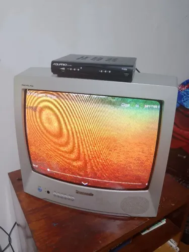 Vendo tv tubo com conversor digital