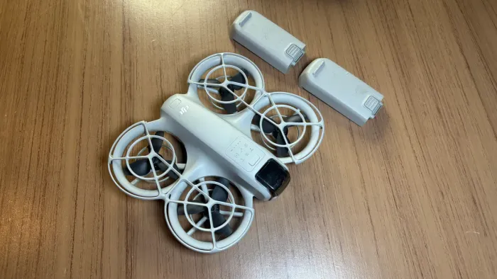 DJI Neo 4K + 3 Baterias + Case, Menos de 1 Hora de Voo