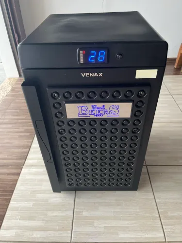 Cervejeira / frigobar Venax Preta usada