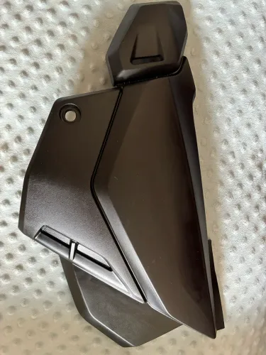 Tampa lateral esq Fan e titan 2025