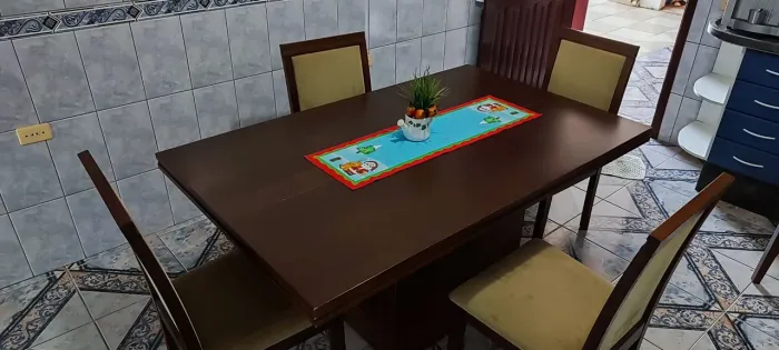 Mesa de jantar com 6 cadeiras