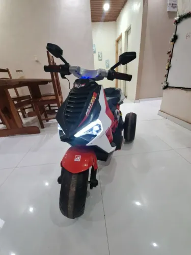 Moto elétrica infantil