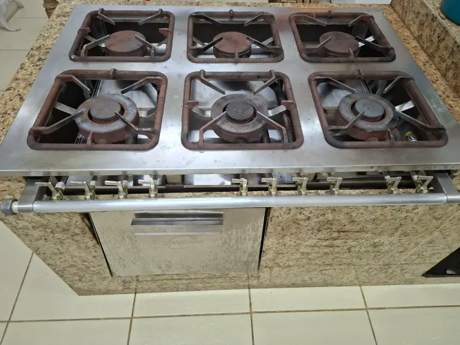 Fogão INDUSTRIAL Metalnox c 6 bocas e forno