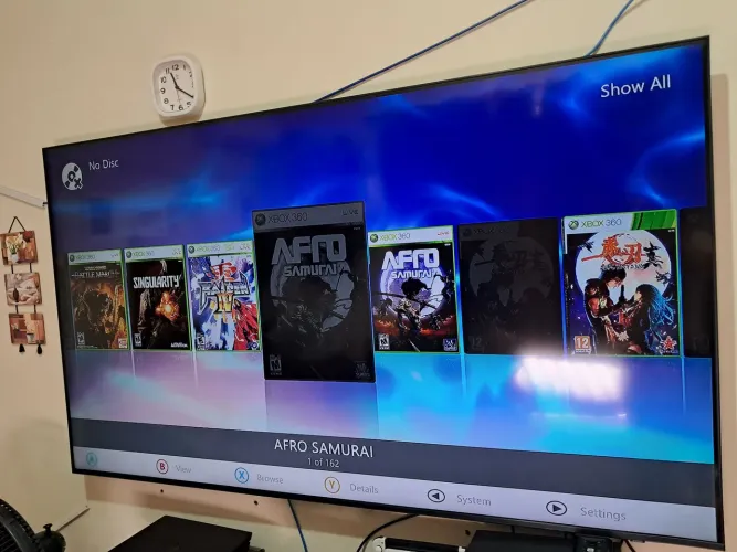Xbox 360 desbloqueado Aurora 2 controles com HD externo 1 terá + HD 250 gb com 50 jogos