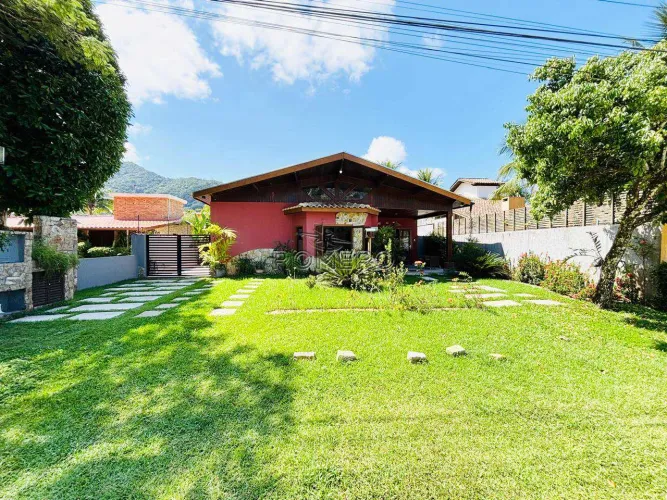 Casa com 6 quartos, Praia do Lázaro, Ubatuba - R$ 2.35 mi, Cod: 2930