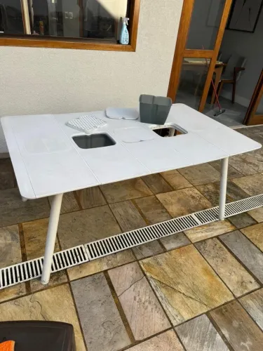 Mesa com porta bebida
