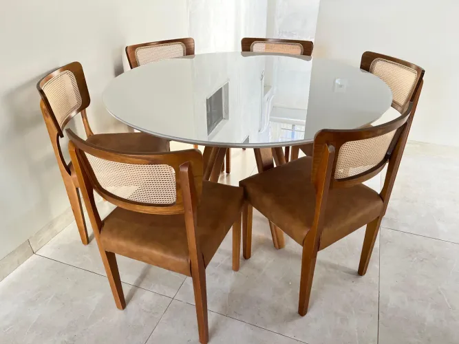Mesa resistente madeira