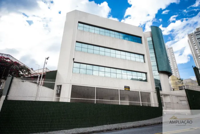 Prédio comercial, 19 salas, elevador, gerador 15 vagass , no Morumbi
