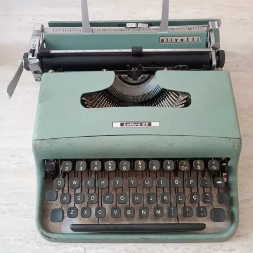 maquina de escrever e datilografia verde decorativa