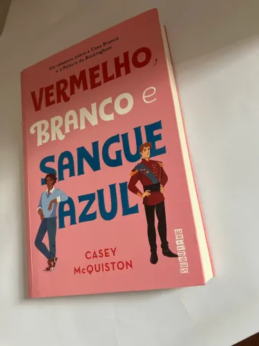 Livro Vermelho, Branco e Sangue Azul - Casey McQuiston