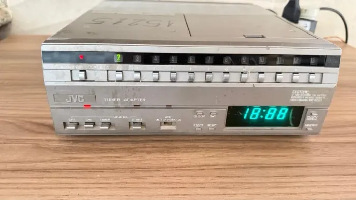 TUNER ADAPTER JVC TU-22U (PARA CONSERTO OU APROVEITAR PEÇAS)