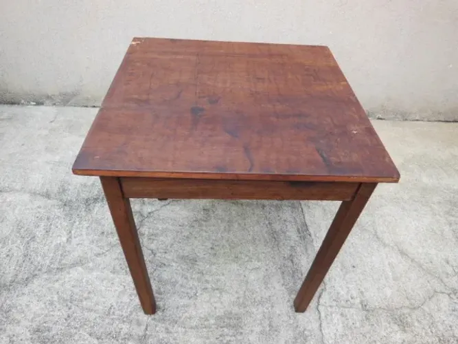 Mesa Quadrada Antiga em Imbuia 78 X 70 X 70