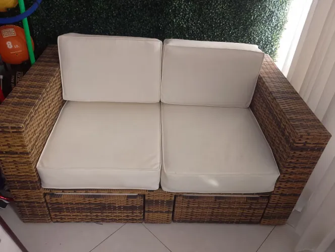 Vendo sofá em perfeito estado, dois lugares, perfeito pra um descanso, retirar no local 
