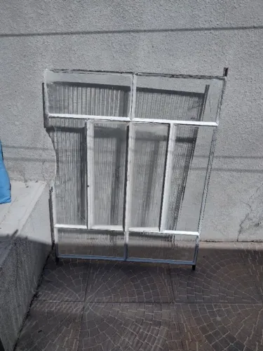 Doação janela basculante em aço