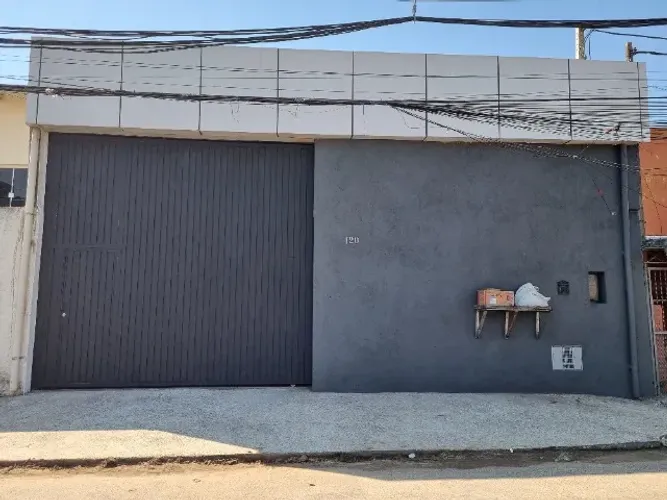 Excelente Galpão Comercial de 300 m² Localizado na Região Central Direto com Proprietário