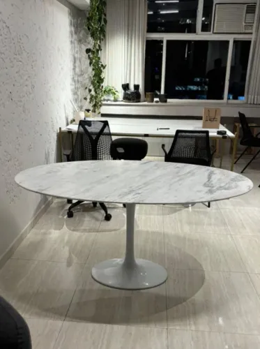 Mesa Saarinen oval 1,60X0,90 mármore branco extra 